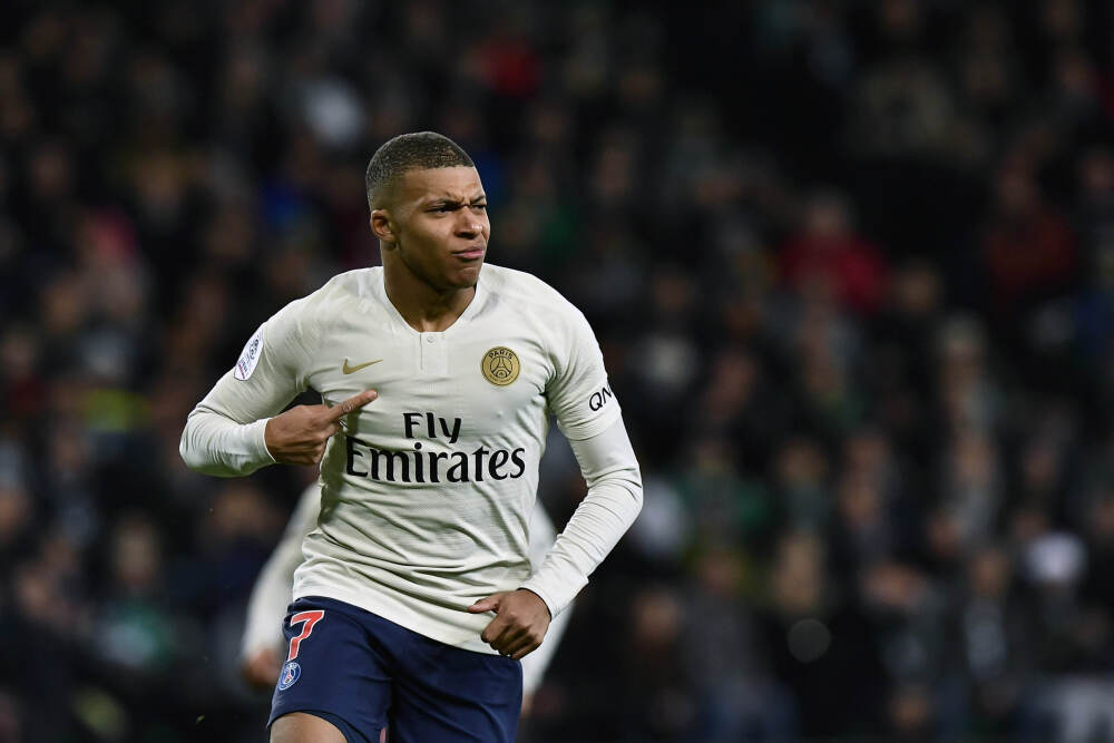 A股三大指数高开，金属资源股领涨